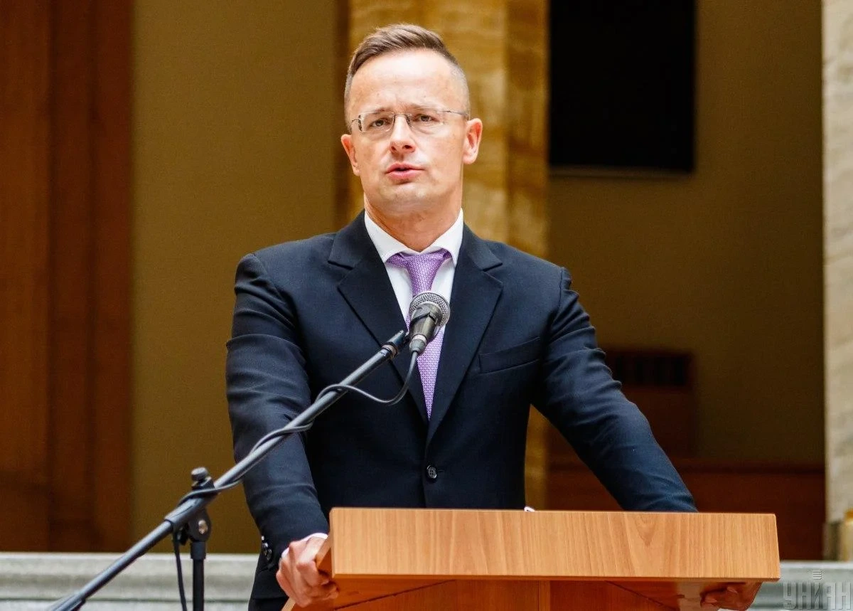 Сіярто після поразки Орбана почав знищувати документи, пов’язані з санкціями, - Мадяр