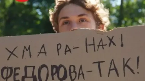 Притула різко дорікнув прихильникам Федорова, які вийшли на протест з гаслами "Хмара – нах! Федорова – так!": "це вже за межею"