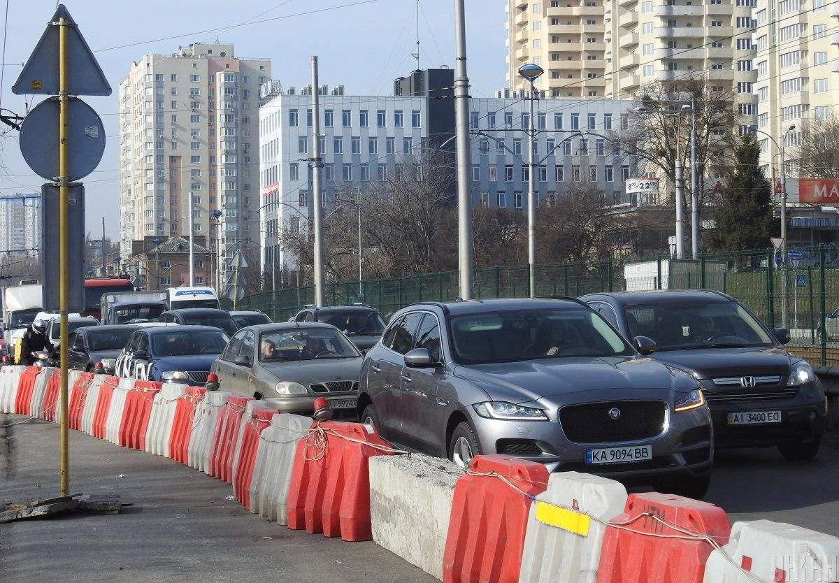 Київ скували затори: де ситуація найгірша і скільки коштує таксі