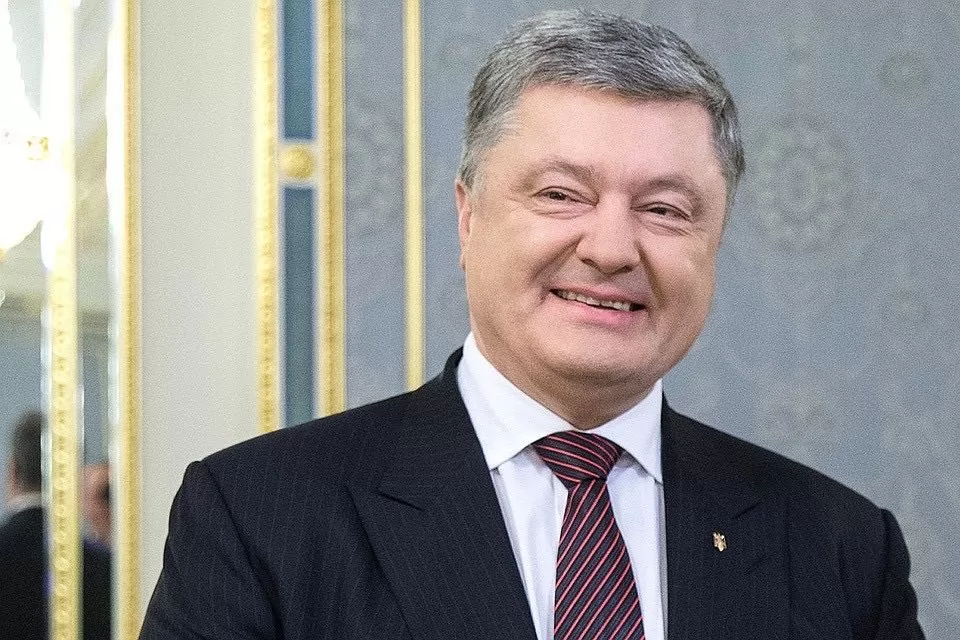 Порошенко подав в Раду закон, щоб дати можливість депутатам та чиновникам вільно відпочивати за кордоном, – Олещук