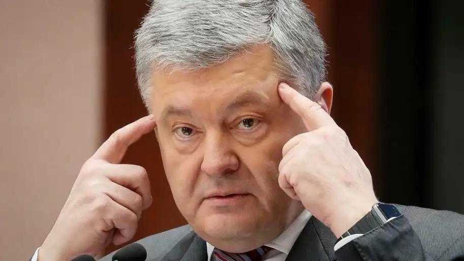 Порошенко піариться на нових фортифікаціях, хоча мав би сидіти за розкрадені старі, – військовий