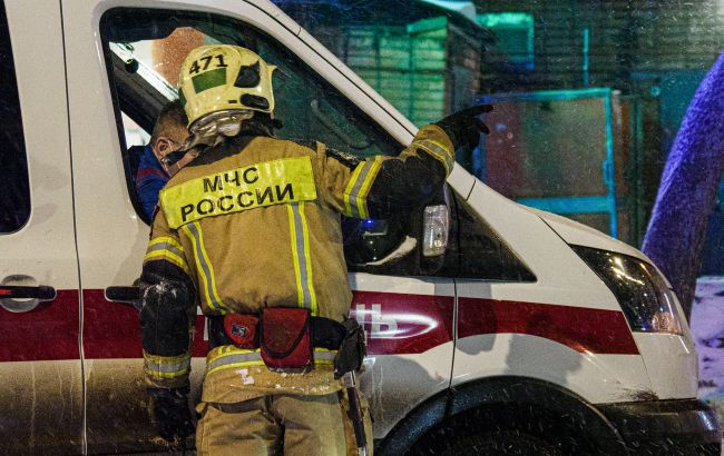 У Москві горить будівля після вибухів поруч із готелем: на місці працюють служби (відео)
