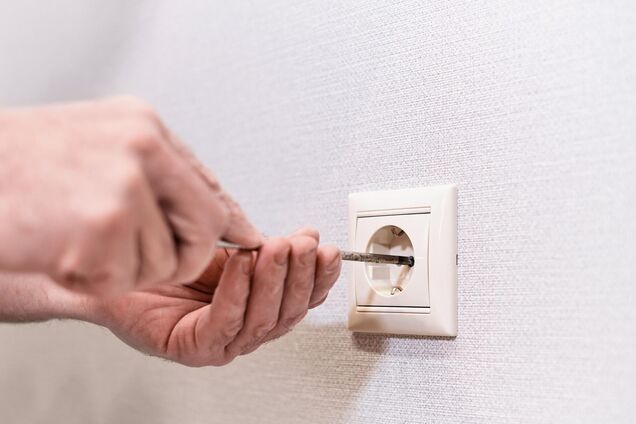 З 1 липня в Україні змінять напругу в розетках: до чого готуватися