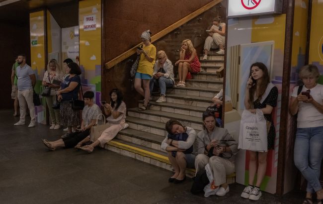 Після хаотичного переміщення великі групи “Шахедів” відлітають на захід України