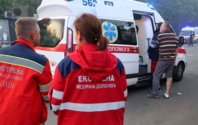 Дерева падають на людей: в Харкові та області з’явилися перші жертви сильної негоди