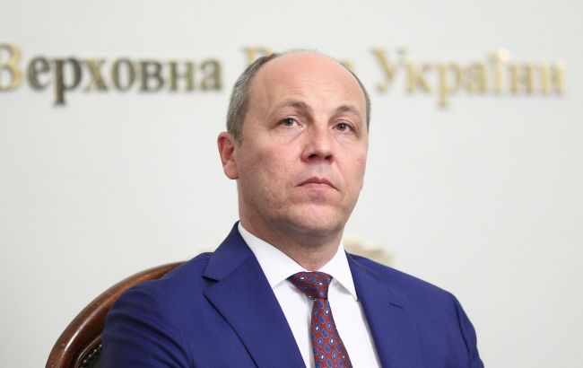 Вісім пострілів, ретельний план і декілька версій: головне про вбивство Парубія