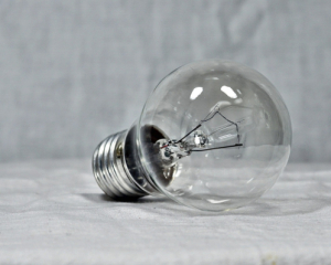 На тлі російської атаки у низці областей запровадили аварійні відключення