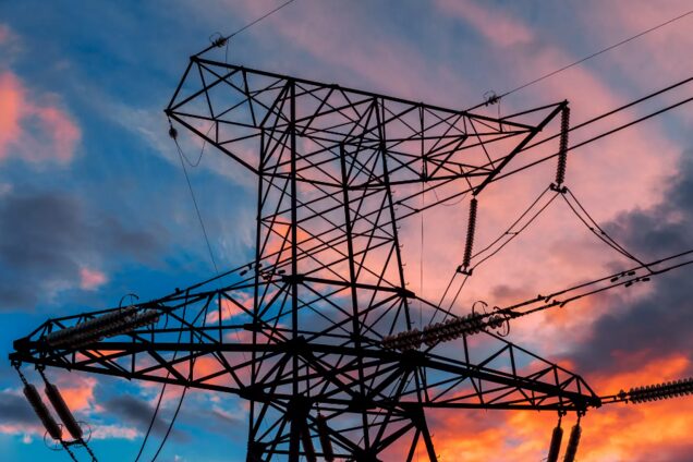 По сім годин поспіль без світла: оприлюднено графіки відключень для Києва на вівторок