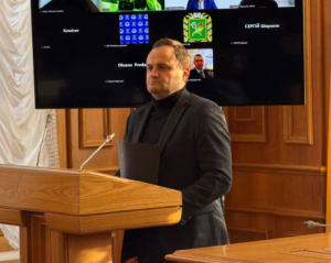 Комендантська година не скасовується: Кулеба пояснив винятки