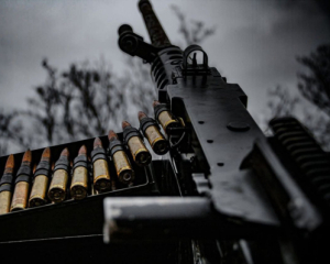 Окупанти атакують авіацією і артилерією, українські захисники дають відсіч