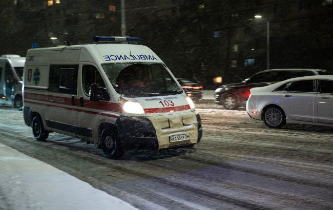 РФ атакує Київщину: є поранені, зруйновані будинки