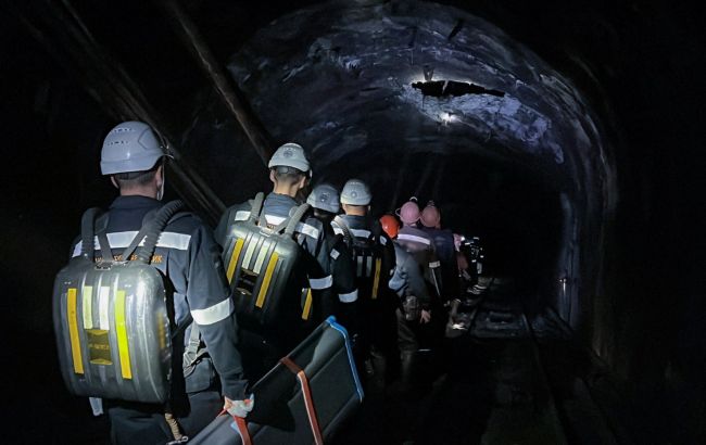 У Кривому Розі через удари РФ без світла лишились дві шахти: фото евакуації