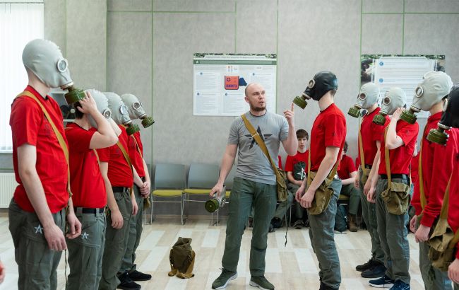 Окупаційна влада навчає дітей війні під виглядом освіти, – ЦНС