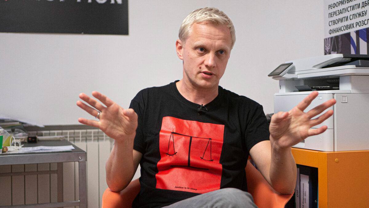 Суд поновив розгляд справи про шахрайство й ухилення Віталія Шабуніна від військової служби.